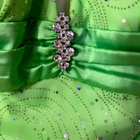 Gorgeous Green Party Dress - Picture 4 of 5